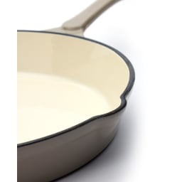 1. Stekpanna med höga kanter