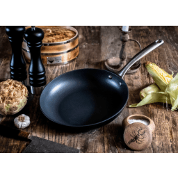 1. Satake Shiro Stekpanna 24cm