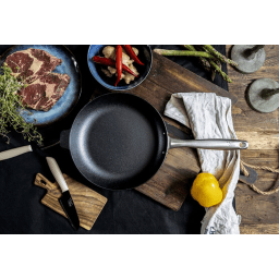 4. Tina Nordström Stekpanna i gjutjärn 24 cm