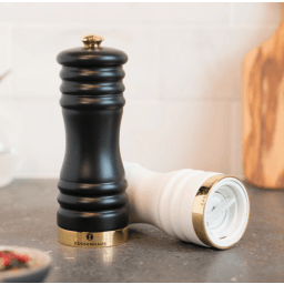 2. Set saltkvarn & pepparkvarn 15 cm, matt/guld