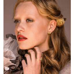 1. Desiree studs - Champagne (gold)