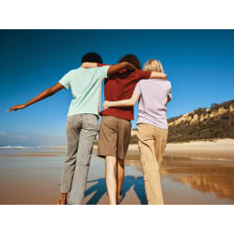 6. IQONIQ Brett t-shirt i återvunnen bomull