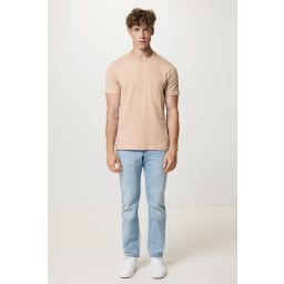 2. IQONIQ Brett t-shirt i återvunnen bomull