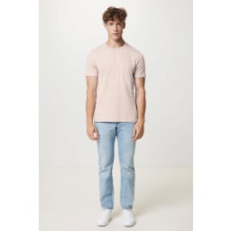 2. IQONIQ Brett t-shirt i återvunnen bomull