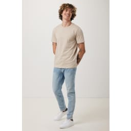 2. IQONIQ Brett t-shirt i återvunnen bomull