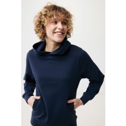 2. IQONIQ Yengo hoodie  i återvunnen bomull med sidofickor