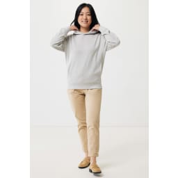 3. IQONIQ Yengo hoodie  i återvunnen bomull med sidofickor