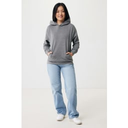 2. IQONIQ Yengo hoodie  i återvunnen bomull med sidofickor