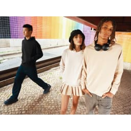 5. IQONIQ Yengo hoodie  i återvunnen bomull med sidofickor