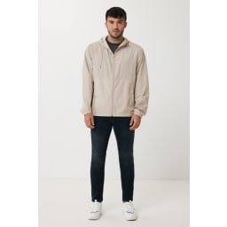 3. IQONIQ Logan lättvikt jacka i återvunnen polyester