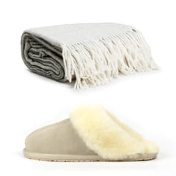 0. Ullpläd & Tofflor i imitationsfårskinn