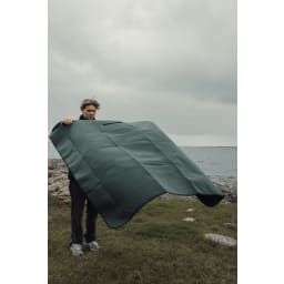 4. VINGA Baltimore RCS picnic blanket