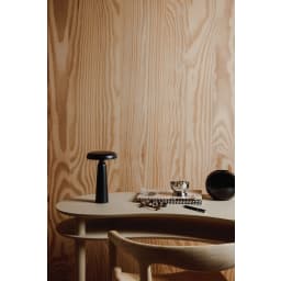 4. VINGA Avery RCS bordslampa