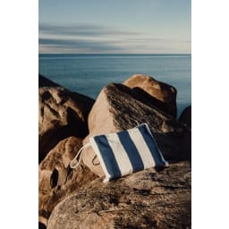 1. VINGA Lagoa GRS essentials bag
