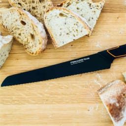 1. Edge brödkniv 23 cm