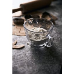 3. Juicer and measuring cup