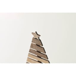 4. Julgran av trä