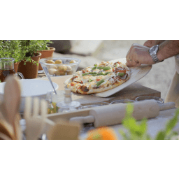 1. Handtillverkad pizzaspade i trä