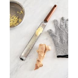 3. Rivjärn och handske