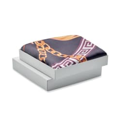 2. Sjal av återvunnen polyester