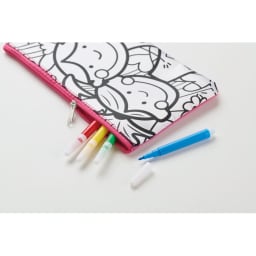 4. Pennfodral med färgpennor