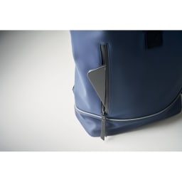 2. Laptop 15" rolltop PU-ryggsäck