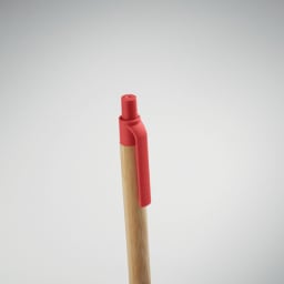 2. Kulspetspenna i bambu