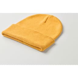2. Stickad mössa med mudd