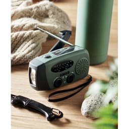 3. Bärbar radio med LED-ficklampa