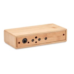 6. Trådlös laddare i bambu
