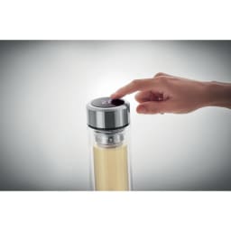 1. Flaska med touchtermometer