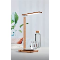 4. Skrivbordslampa + laddare 10W