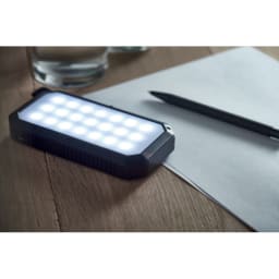 2. Powerbank solcell  8000 mAh