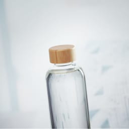 4. Glasflaska med bambulock 650ml