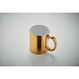 1. Lyxig keramikmugg