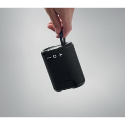 1. Vattentät högtalare IPX7