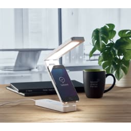 2. Lampa med trådlös laddare 10W