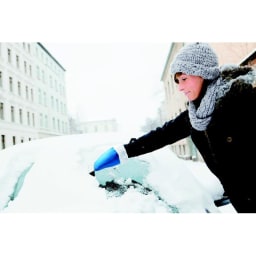 2. Isskrapa med vante