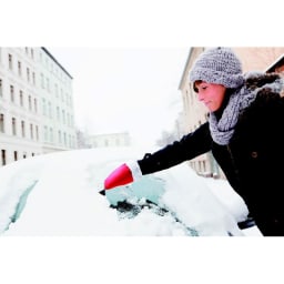 2. Isskrapa med vante