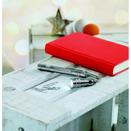 3. Teleskopficklampa LED