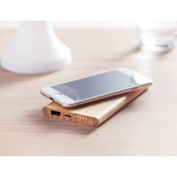 3. Powerbank Qi Bambu 6000mAh