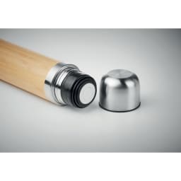 2. Thermos med bambu