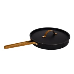 2. MODELL X Hamrad traktörpanna med mässingdetaljer (28cm)