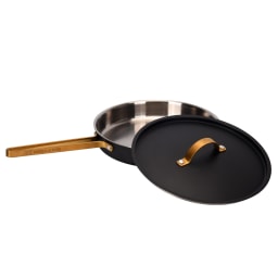 3. MODELL X Hamrad traktörpanna med mässingdetaljer (28cm)