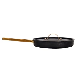 4. MODELL X Hamrad traktörpanna med mässingdetaljer (28cm)