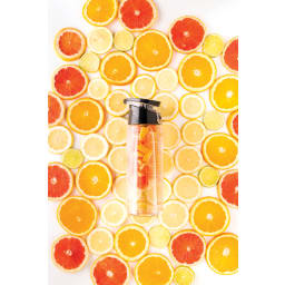 5. Låsbar flaska med fruktbehållare