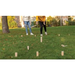2. Kubb - Svenskt kastspel