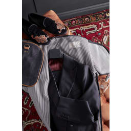 4. Clifton suitbag