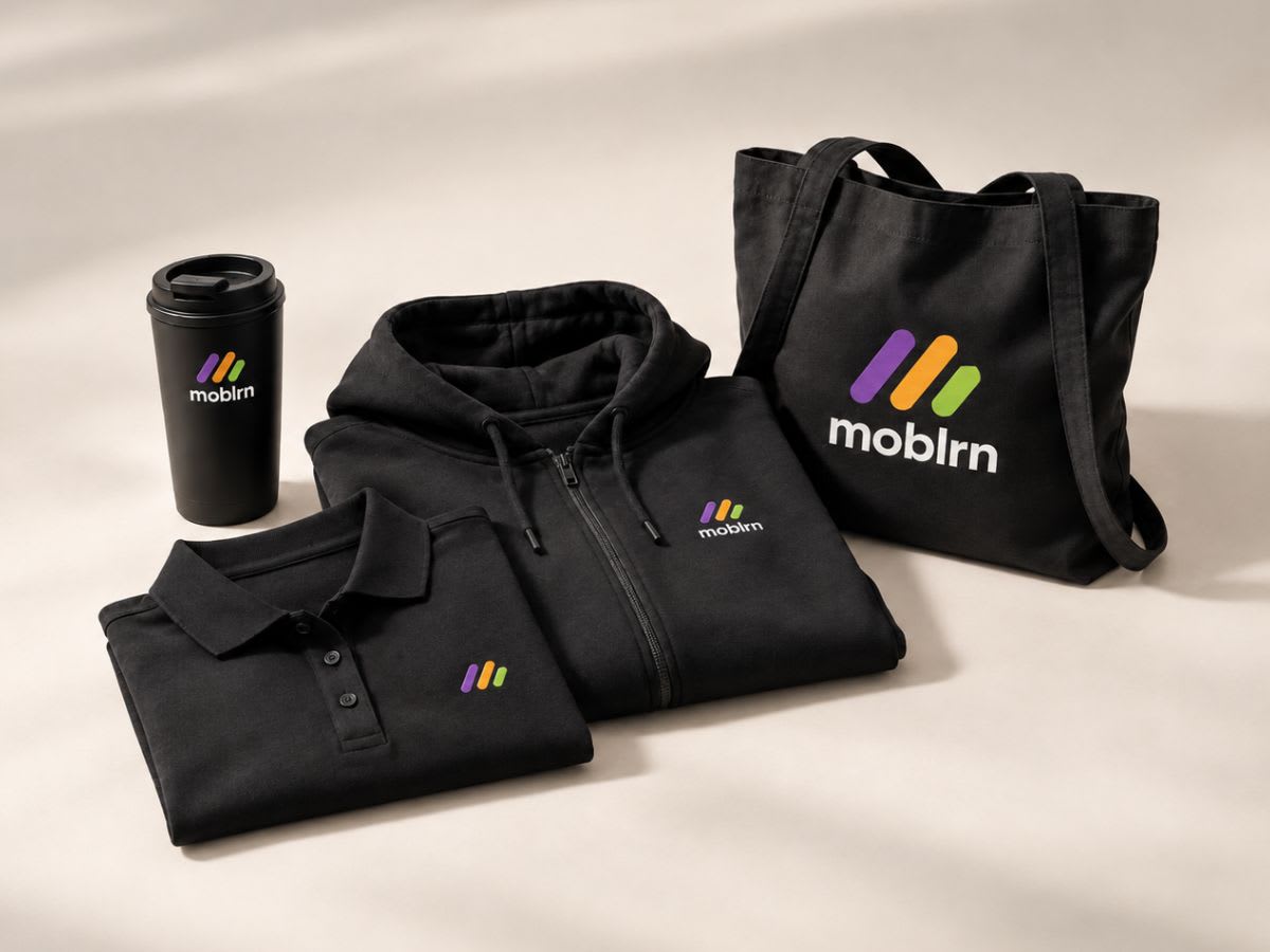 Moblrn profilprodukter, kaffemugg, pikétröja, hoodie och tygväska