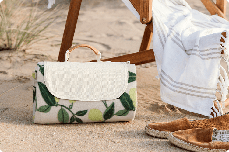 Picknickplädar som sommargåva till anställda